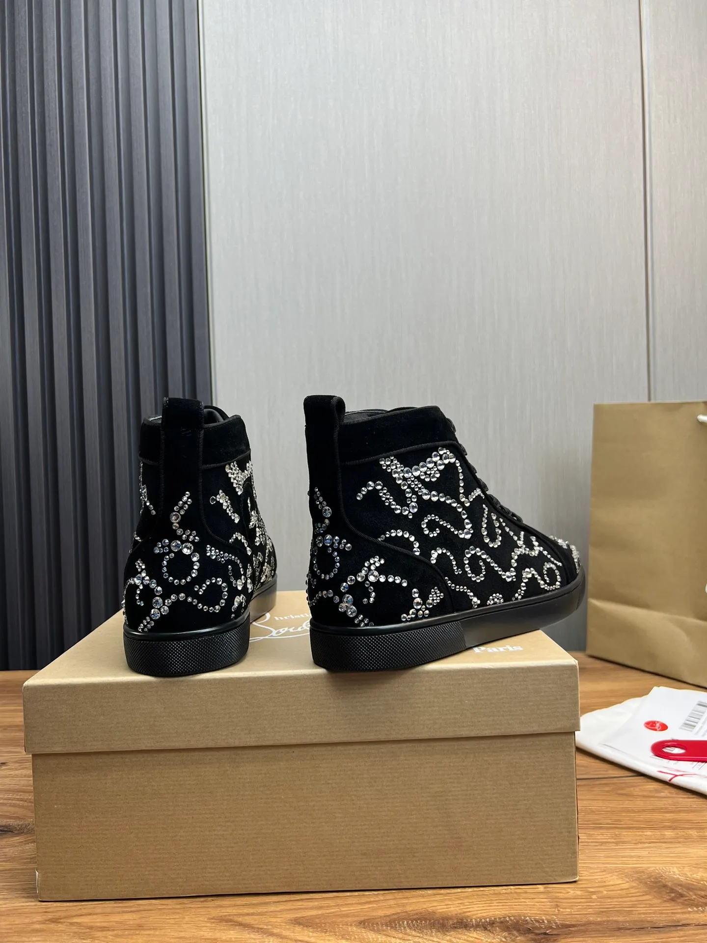 Men's shoes 💰740💰 CL popular red-soled boots 🆑 1:1 original mold, Christian* Louboutin, imported cow velvet hot rhinestones + water-dyed cowhide lining, original outsole ⬆️ wear-resistant and non-slip, full set of counter packaging 🎁38-45 (customized for 45, non-refundable)